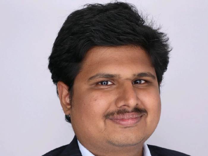 Headshot of Kartik Kundeti wearing a suit